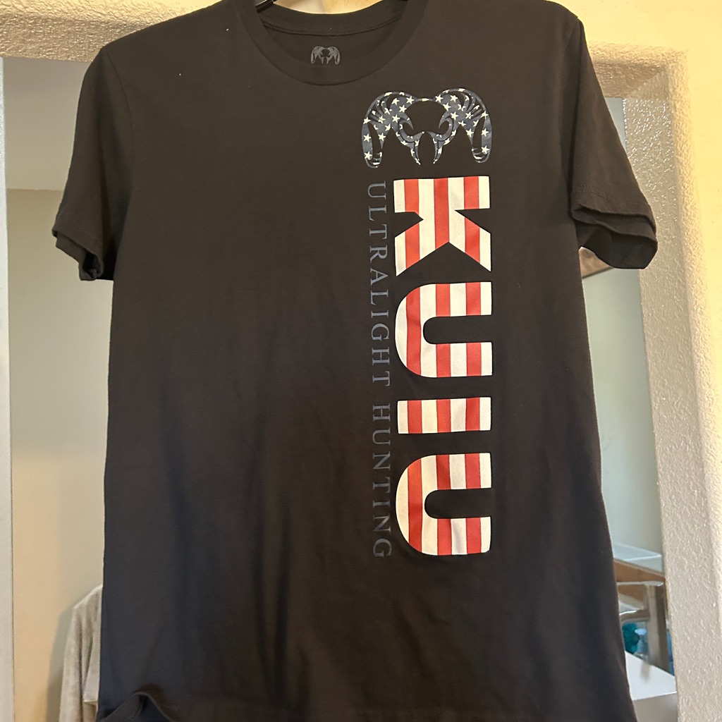 Kuiu Men's Dark Gray And Red Striped Logo Tee